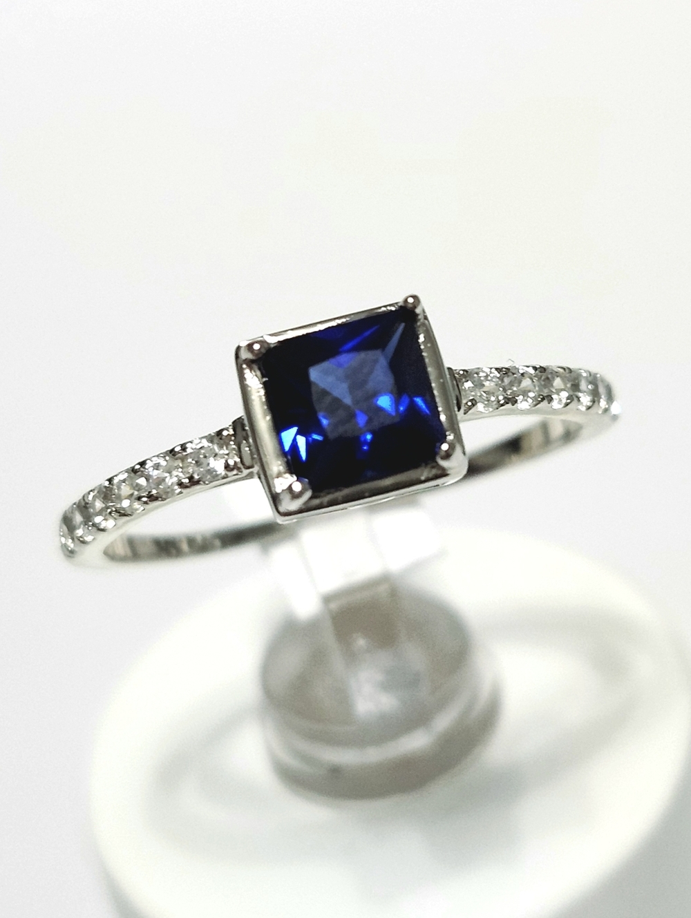 Sterling Silver 0.70 ct Princess Sapphire Pavé Accents size 7 Ring